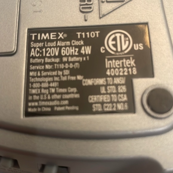 Working Timex LED alarm clock bedside radio T110T plug-in with battery back up - Picture 10 of 10